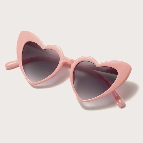 Accessories - Retro light pink heart sunglasses with case